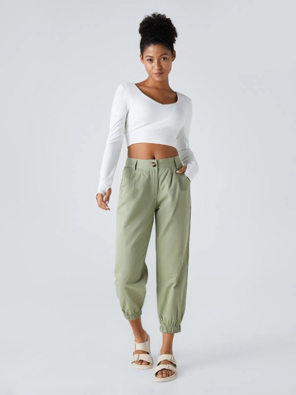 Halara Lauren Green Mid Rise Casual Joggers with Pockets.  Size M